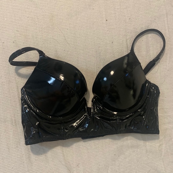 Faux Latex Outfil - Picture 3 of 3